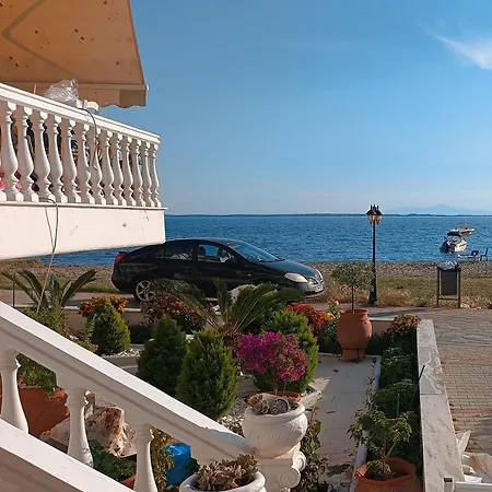 Vacation House Rental 20M From The Beach Gerakini Exterior photo